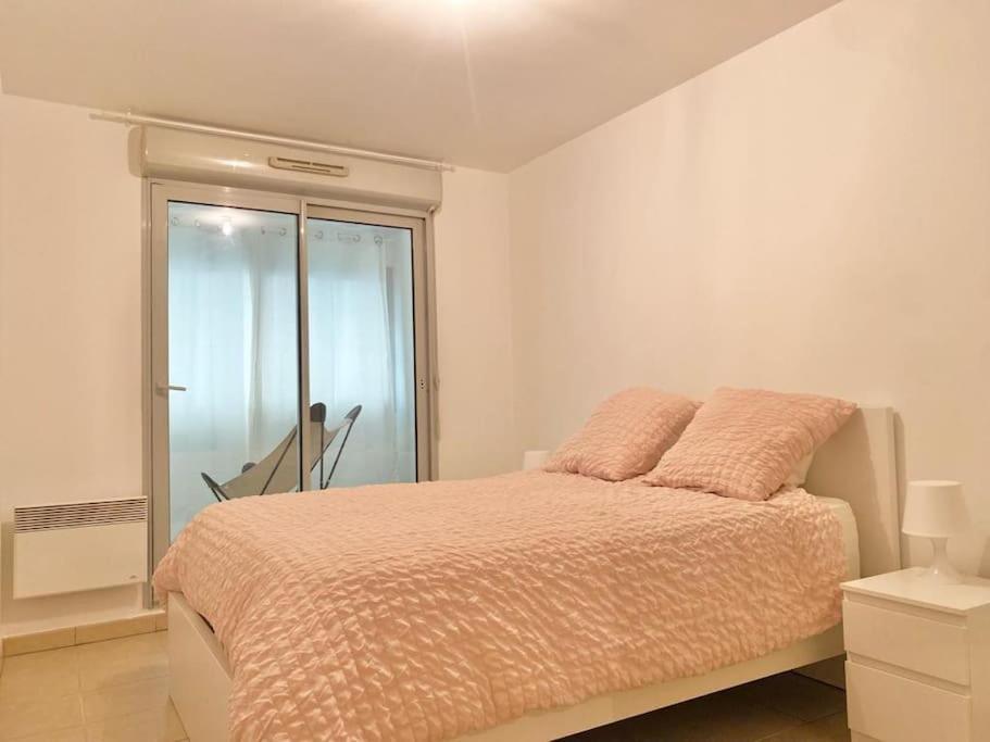 Havre De Paix La Joliette : Urban Modern Cosy Chic Apartment Marseilles